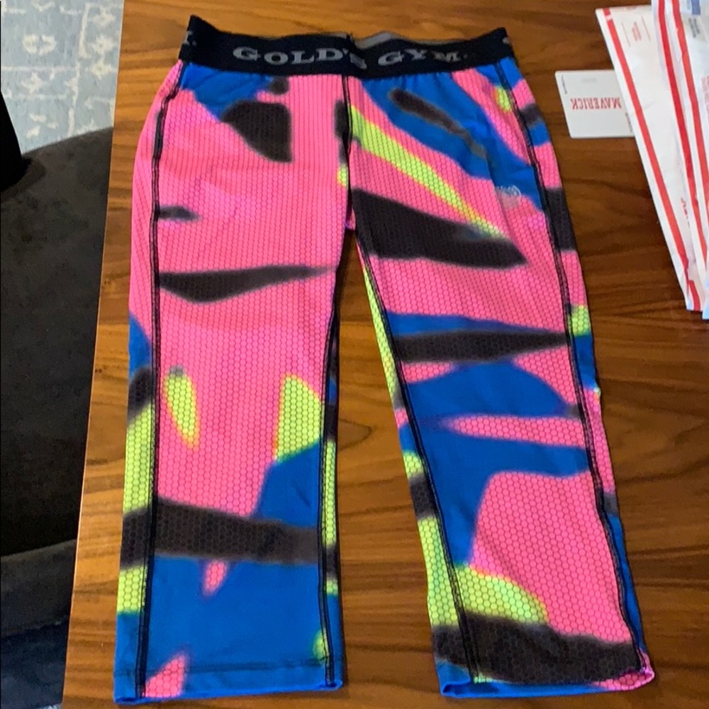 Golds gym workout cropped pants.